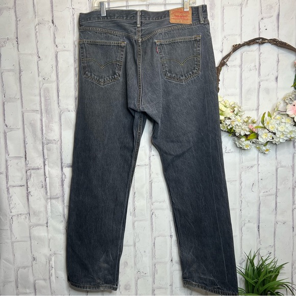 Levi's 501 Straight Leg Button Fly Jeans Size 38x32 - Picture 3 of 9